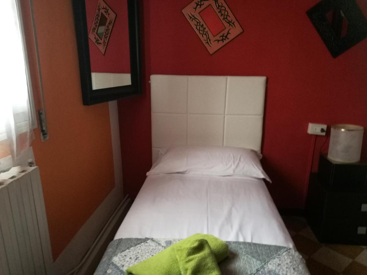 B&B Porta Appia イーモラ 部屋 写真